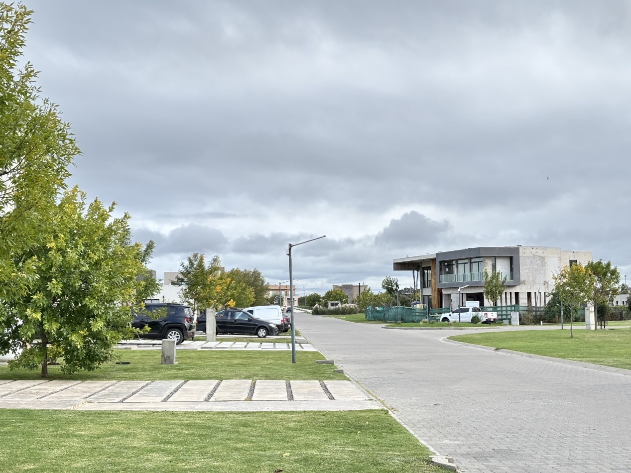 LOTE A LA VENTA EN BARRIO MAGALLANES - Pueblos del Plata HUDSON. Con vista parcial a la Laguna