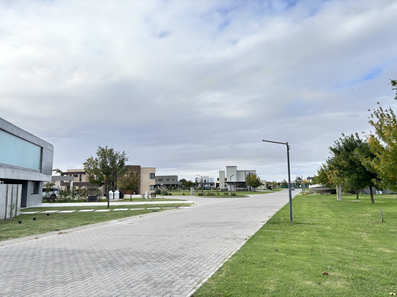 LOTE A LA VENTA EN BARRIO MAGALLANES - Pueblos del Plata HUDSON. Con vista parcial a la Laguna
