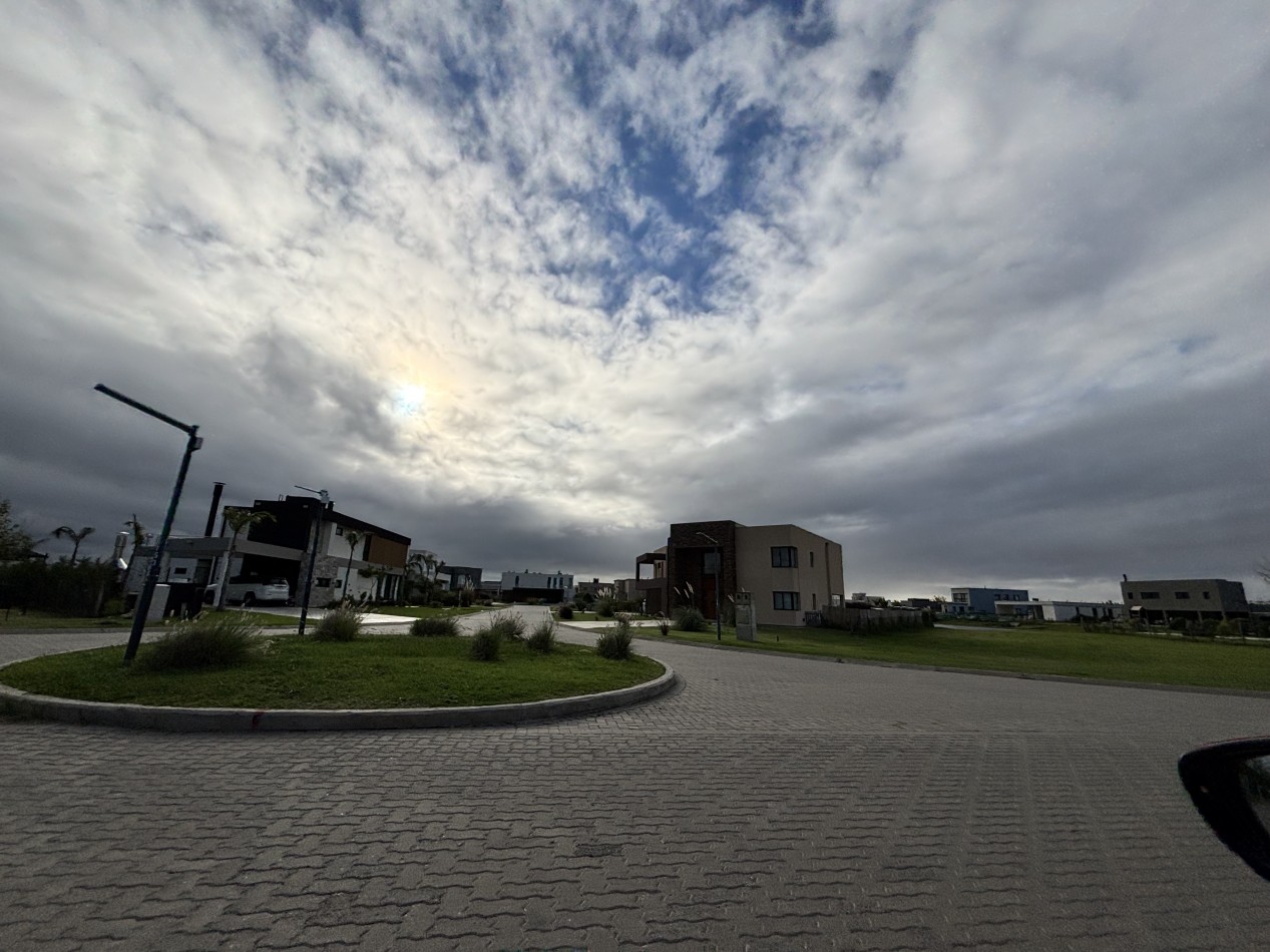 LOTE A LA VENTA EN BARRIO MAGALLANES - Pueblos del Plata HUDSON. Con vista parcial a la Laguna