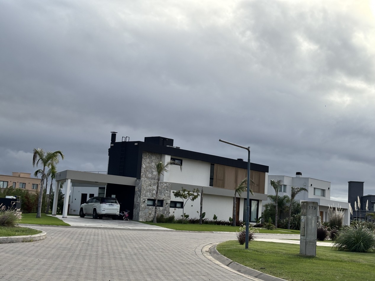 LOTE A LA VENTA EN BARRIO MAGALLANES - Pueblos del Plata HUDSON. Con vista parcial a la Laguna
