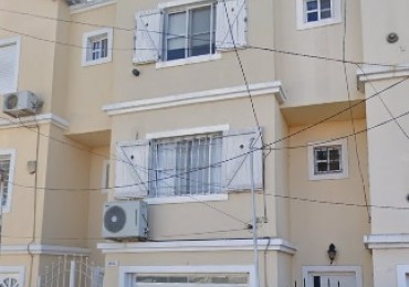 Venta de triplex en Ezpeleta