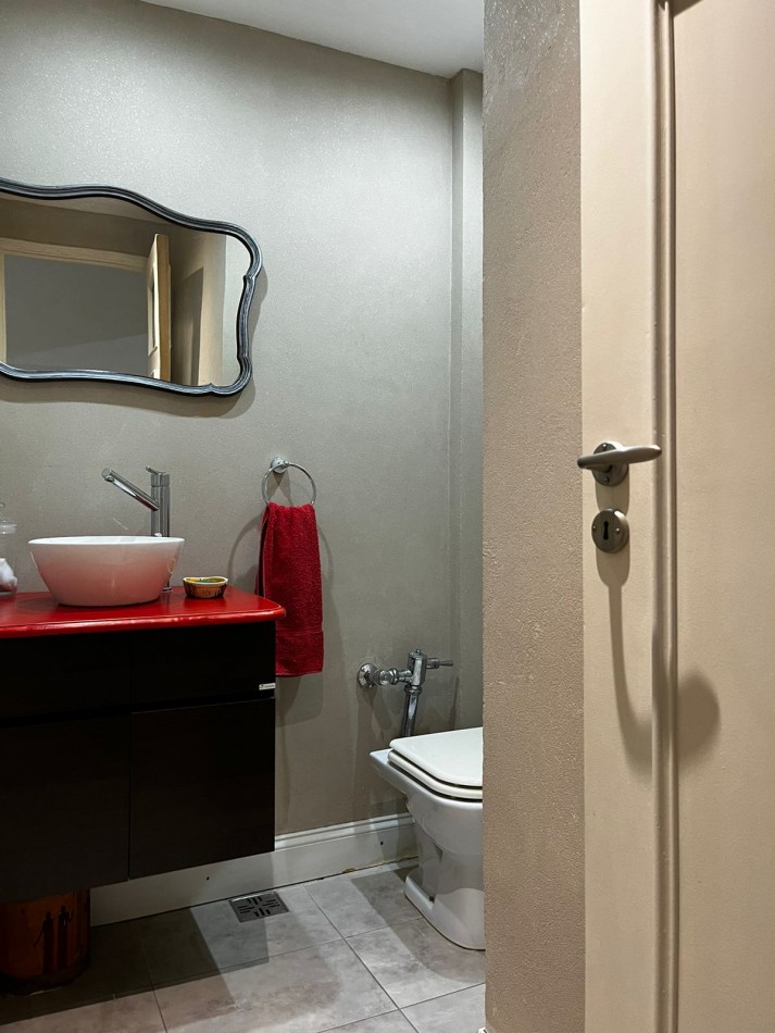 Semipiso 3 ambientes + depend., zona Plaza Colon 