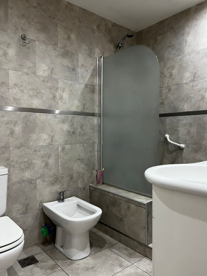 Semipiso 3 ambientes + depend., zona Plaza Colon 