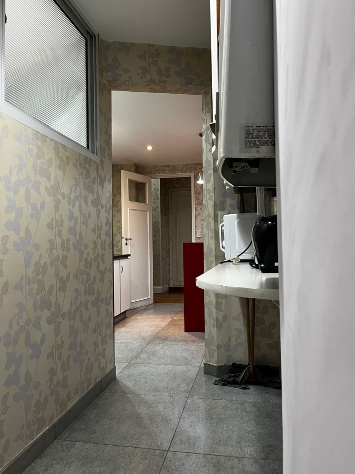 Semipiso 3 ambientes + depend., zona Plaza Colon 