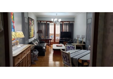 Semipiso 3 ambientes + depend., zona Plaza Colon 