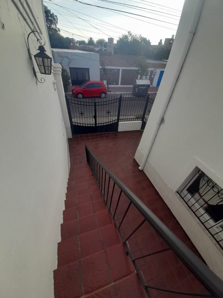VENDE CASA DE 2 PLANTAS CENTRO SAN LUIS