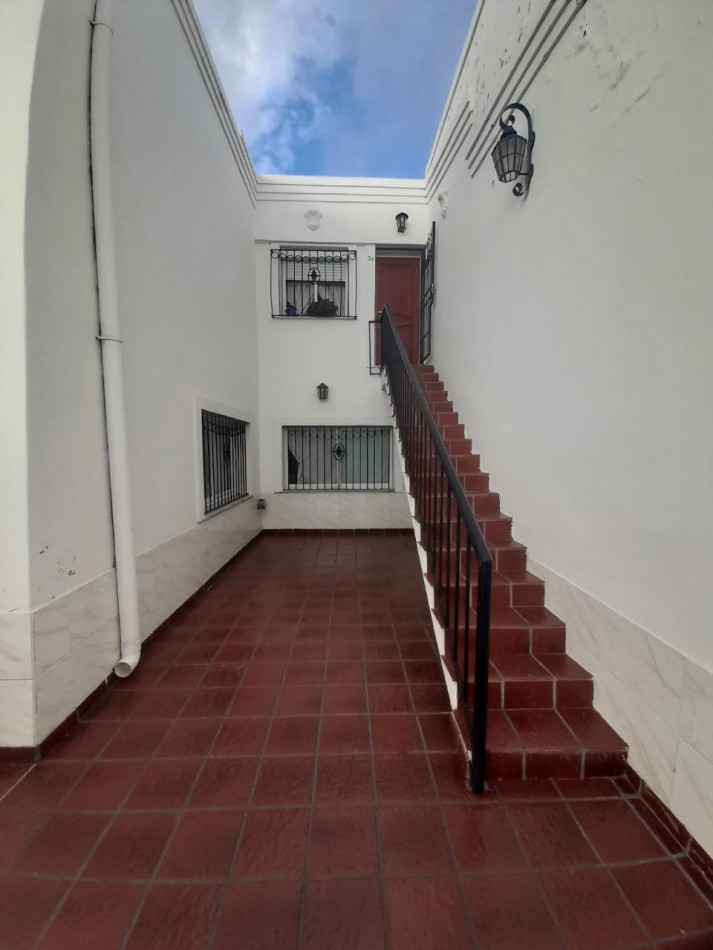 VENDE CASA DE 2 PLANTAS CENTRO SAN LUIS
