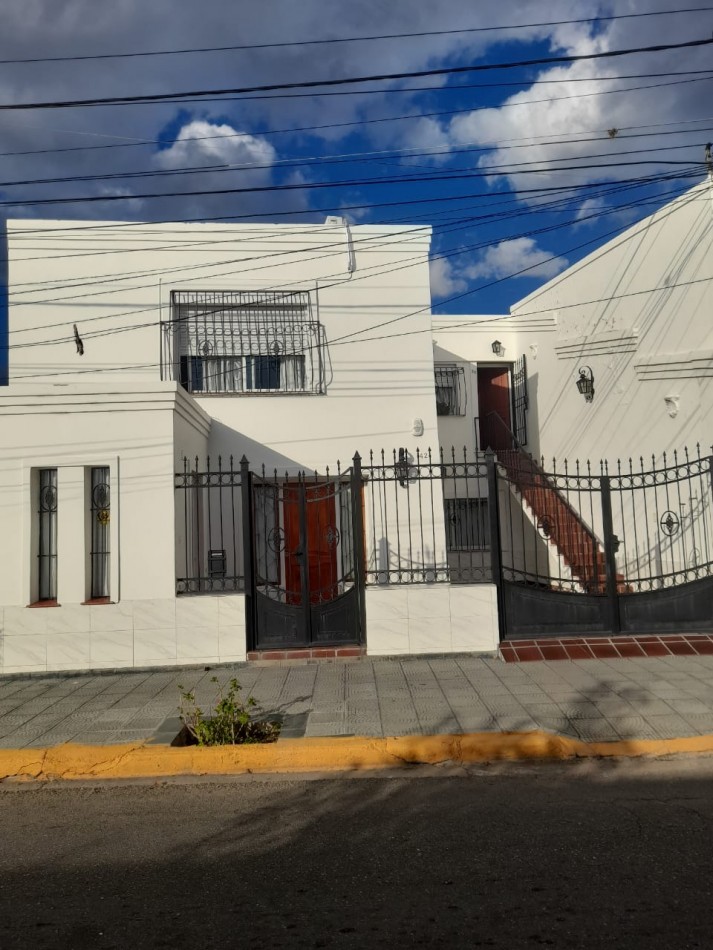 VENDE CASA DE 2 PLANTAS CENTRO SAN LUIS