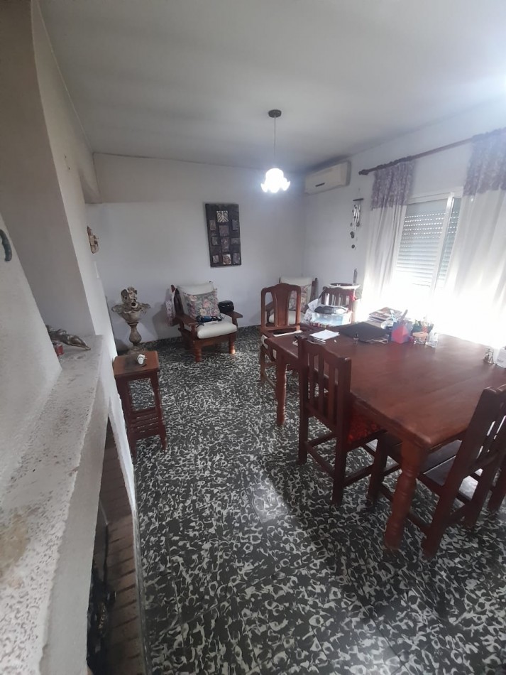 VENDE CASA DE 2 PLANTAS CENTRO SAN LUIS