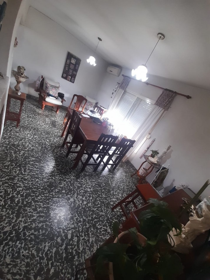VENDE CASA DE 2 PLANTAS CENTRO SAN LUIS