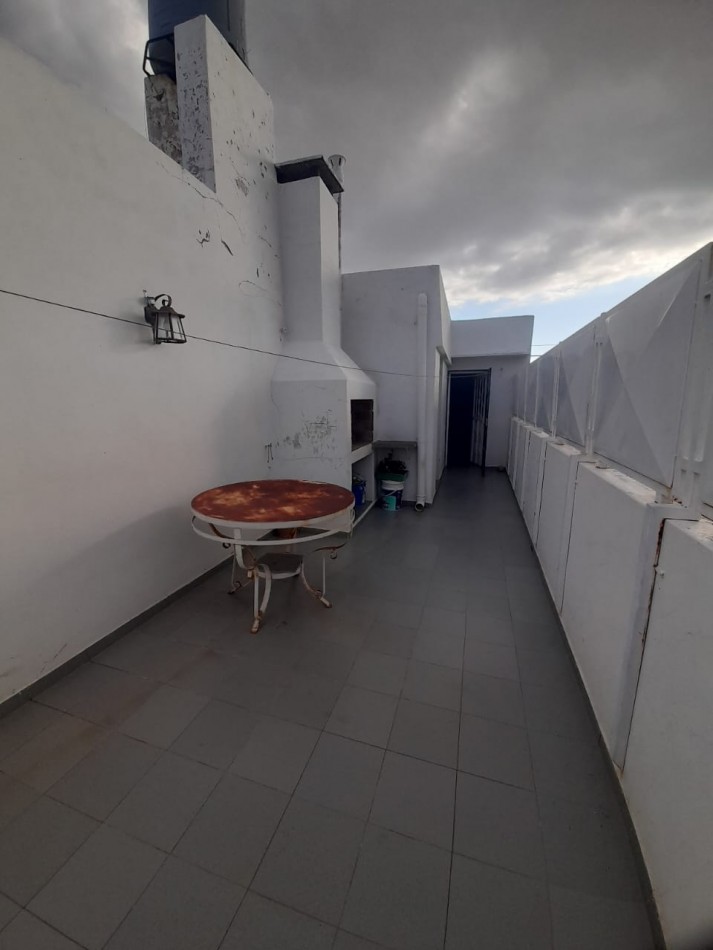 VENDE CASA DE 2 PLANTAS CENTRO SAN LUIS