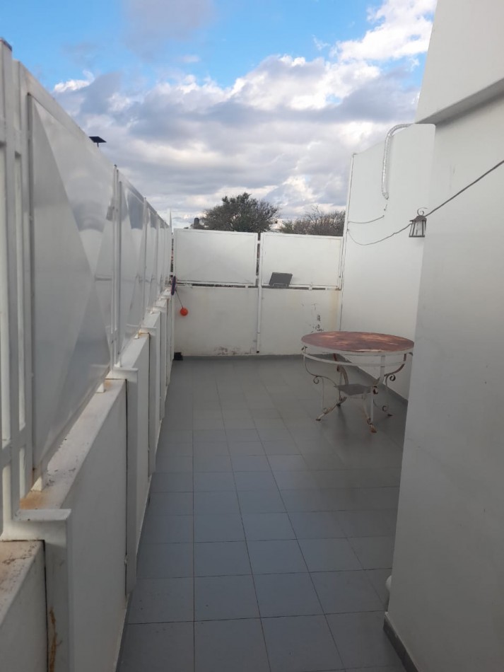 VENDE CASA DE 2 PLANTAS CENTRO SAN LUIS