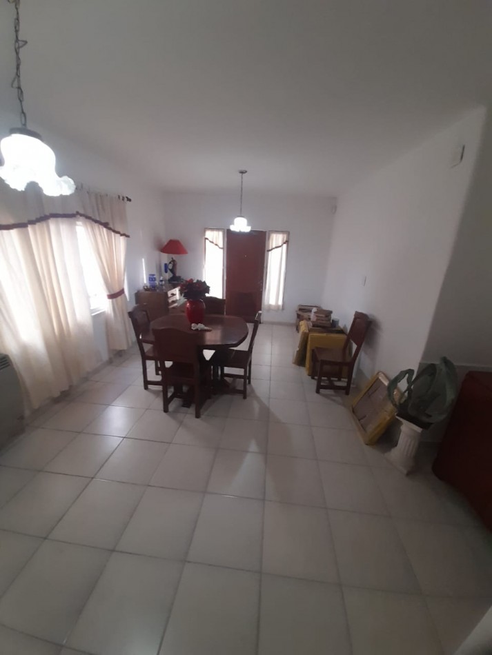 VENDE CASA DE 2 PLANTAS CENTRO SAN LUIS