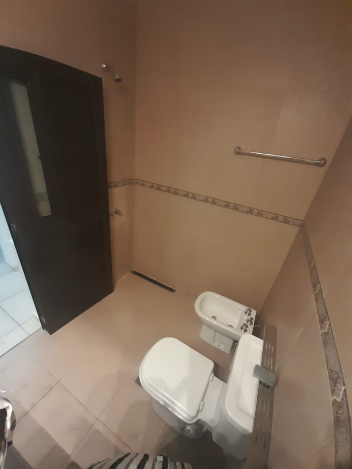 VENDE CASA DE 2 PLANTAS CENTRO SAN LUIS