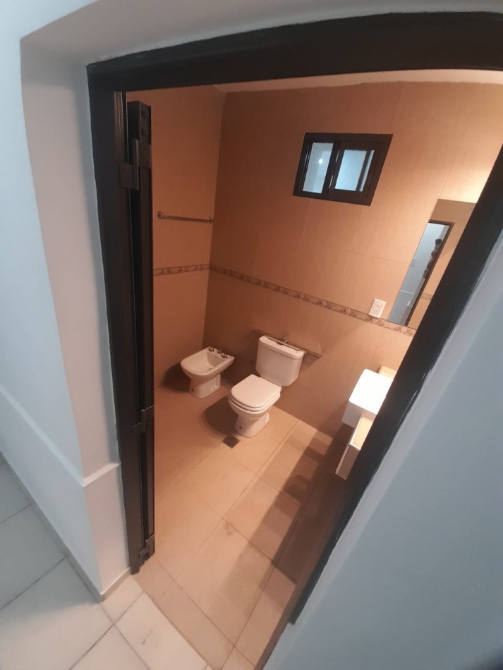 VENDE CASA DE 2 PLANTAS CENTRO SAN LUIS