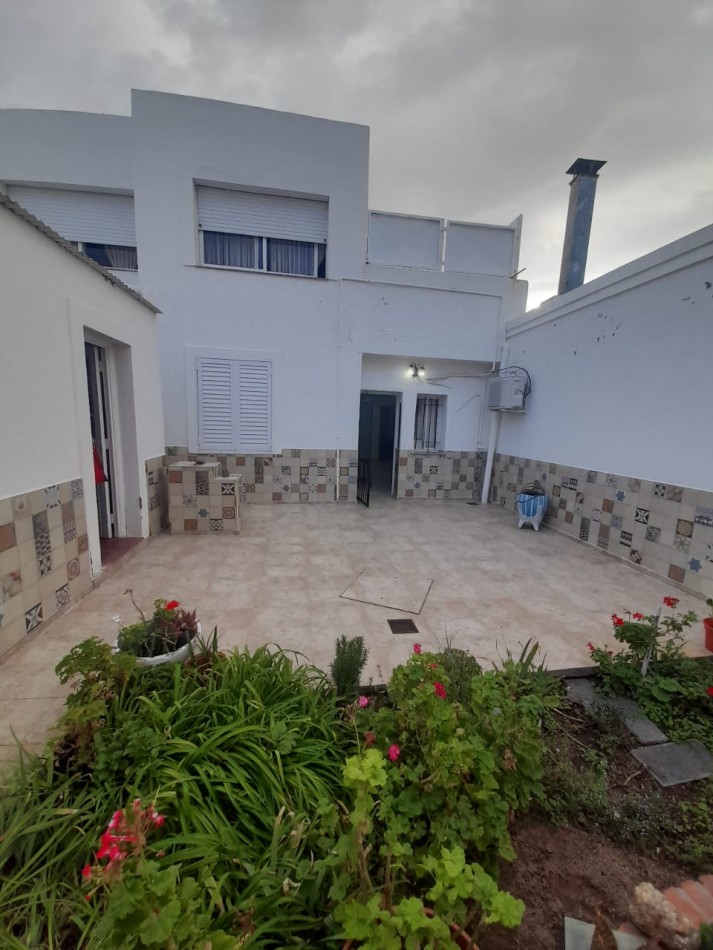 VENDE CASA DE 2 PLANTAS CENTRO SAN LUIS