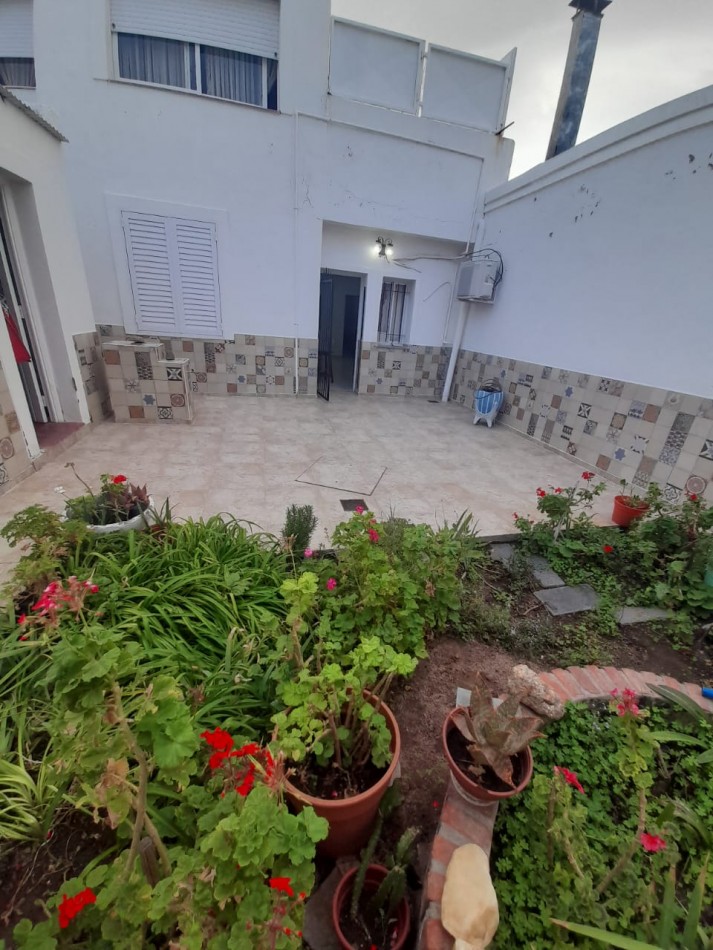 VENDE CASA DE 2 PLANTAS CENTRO SAN LUIS
