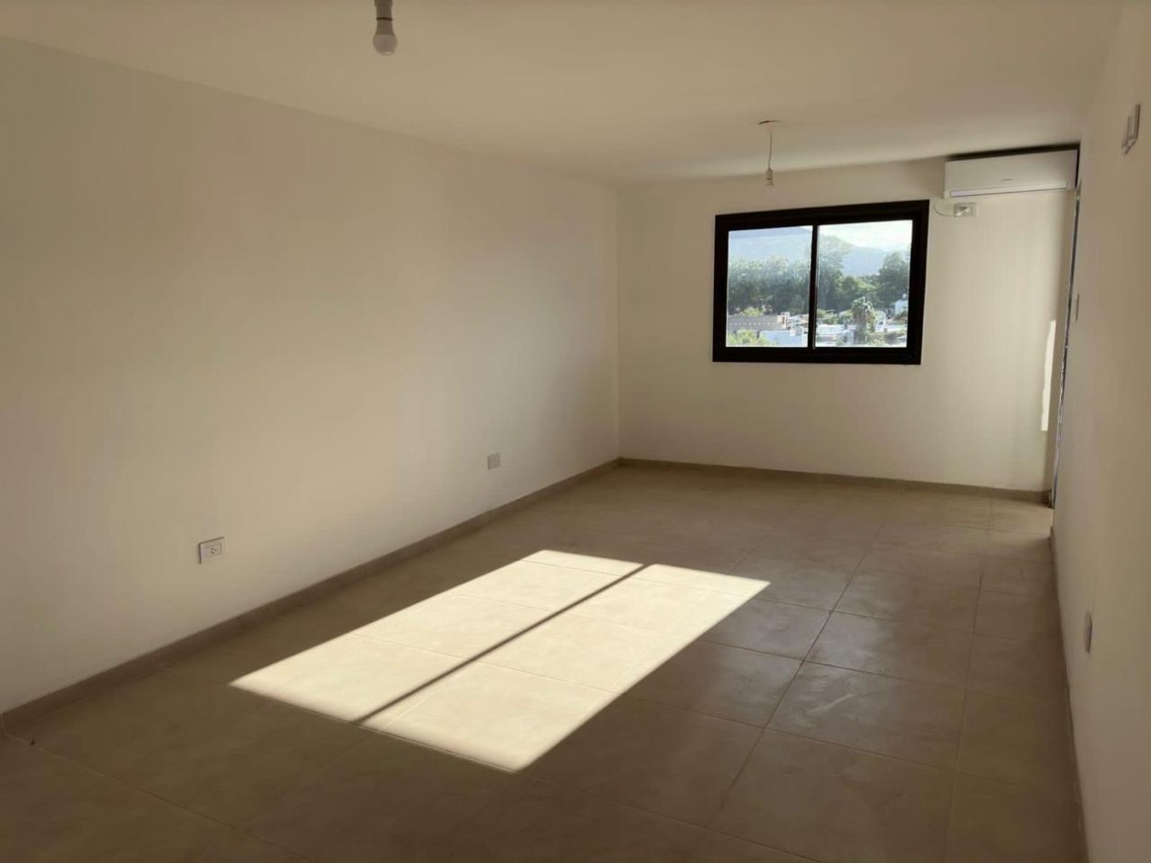 VENDE DEPARTAMENTO CON COCHERA