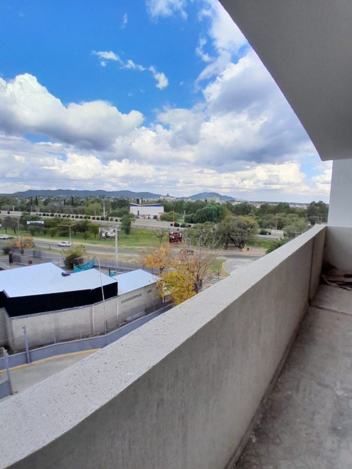 VENDE DEPARTAMENTO FRENTE AL SHOPING