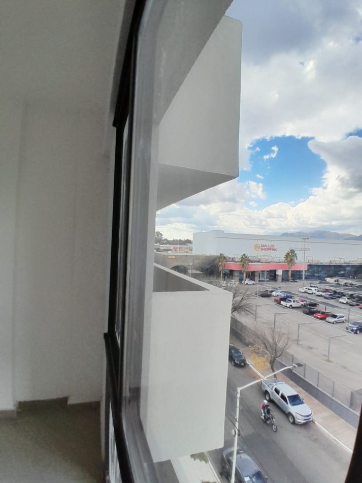 VENDE DEPARTAMENTO FRENTE AL SHOPING
