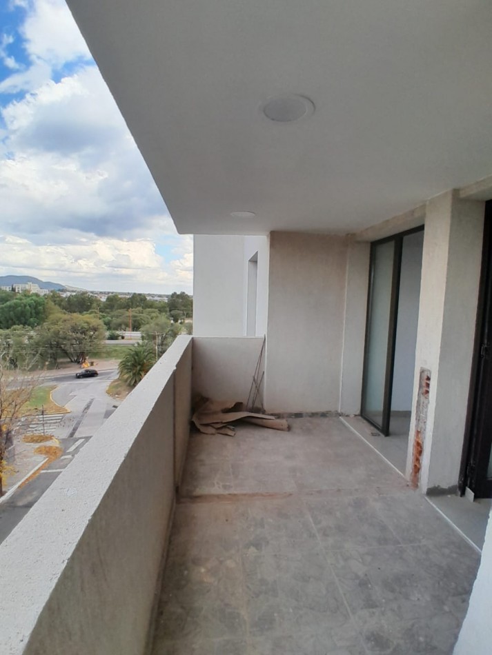 VENDE DEPARTAMENTO FRENTE AL SHOPING