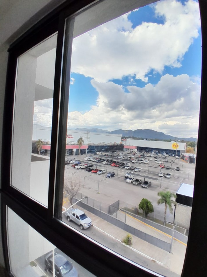 VENDE DEPARTAMENTO FRENTE AL SHOPING