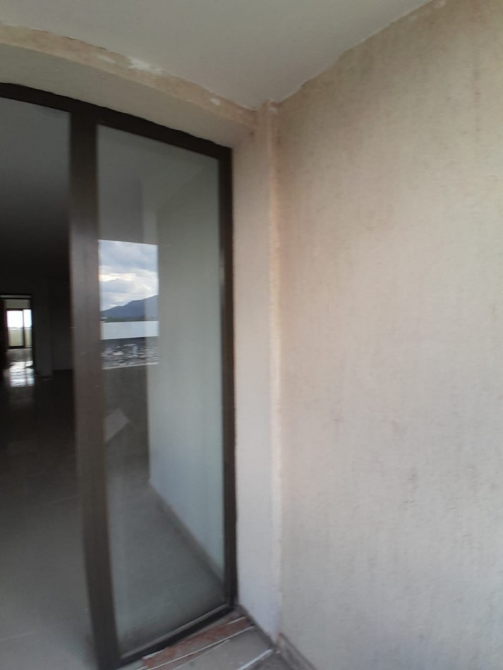 VENDE DEPARTAMENTO FRENTE AL SHOPING