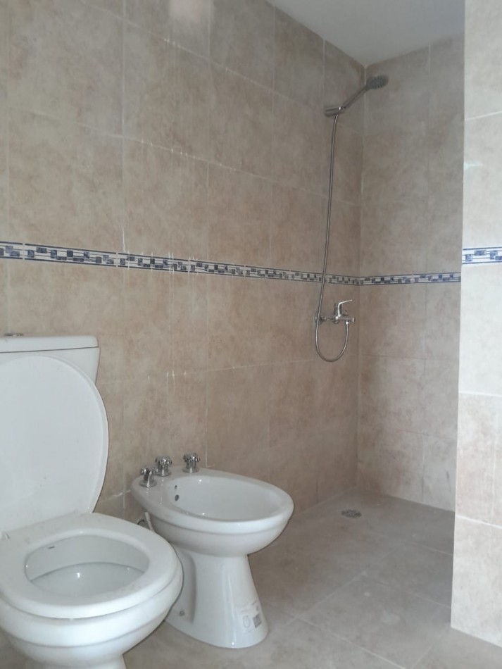 VENDE DEPARTAMENTO FRENTE AL SHOPING