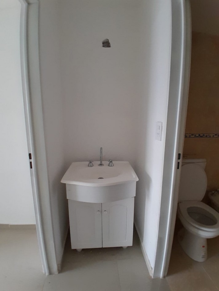 VENDE DEPARTAMENTO FRENTE AL SHOPING