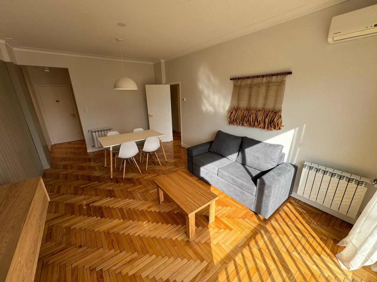 DEPARTAMENTO 3 AMB A LA CALLE CON BALCON FRANCES Y VISTA A LA PLAZA COLON