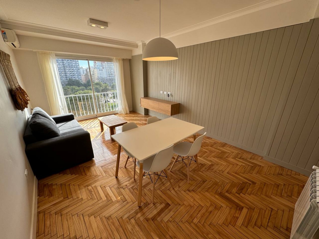 DEPARTAMENTO 3 AMB A LA CALLE CON BALCON FRANCES Y VISTA A LA PLAZA COLON