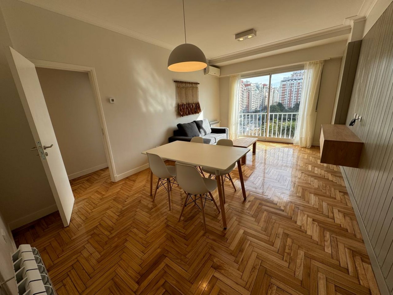 DEPARTAMENTO 3 AMB A LA CALLE CON BALCON FRANCES Y VISTA A LA PLAZA COLON