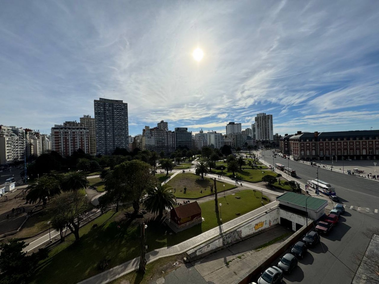 DEPARTAMENTO 3 AMB A LA CALLE CON BALCON FRANCES Y VISTA A LA PLAZA COLON