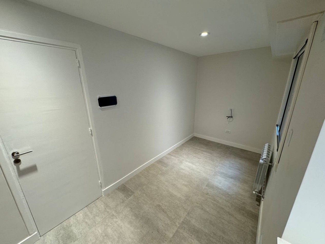 DEPARTAMENTO 3 AMB A LA CALLE CON BALCON FRANCES Y VISTA A LA PLAZA COLON