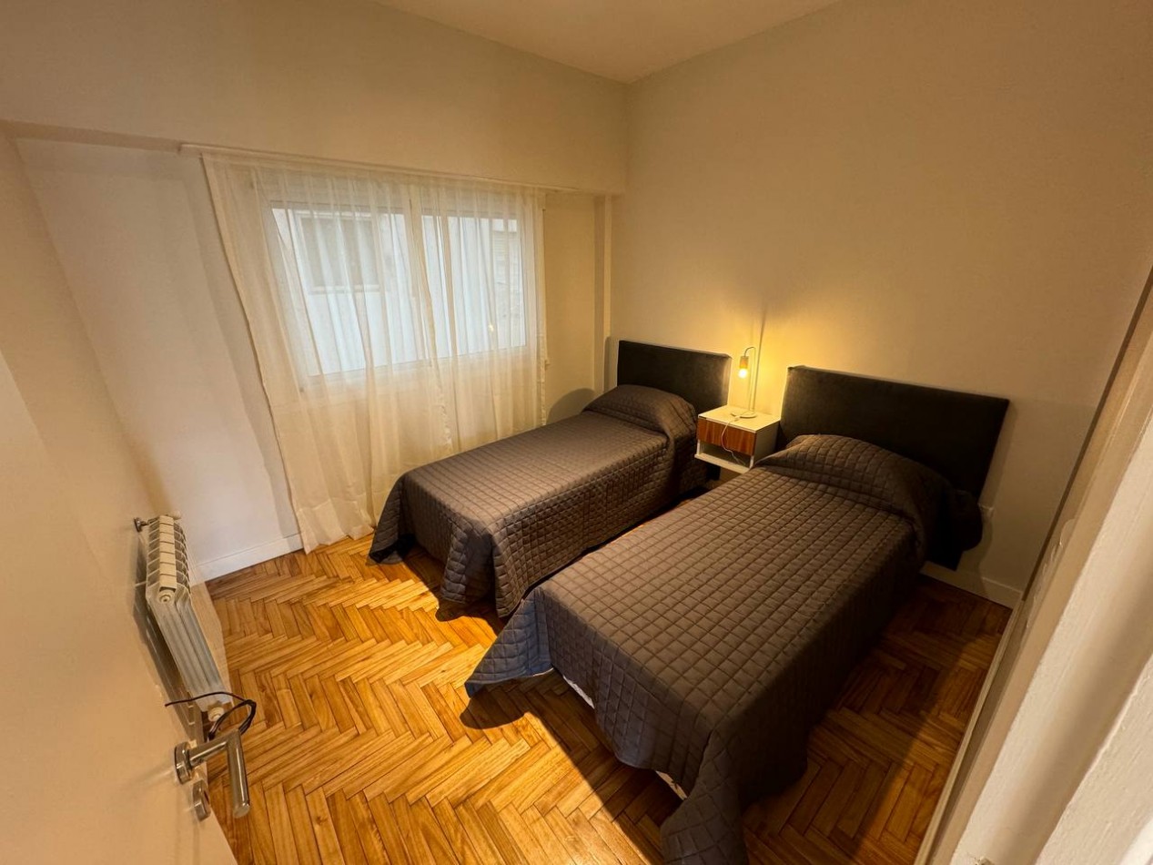 DEPARTAMENTO 3 AMB A LA CALLE CON BALCON FRANCES Y VISTA A LA PLAZA COLON