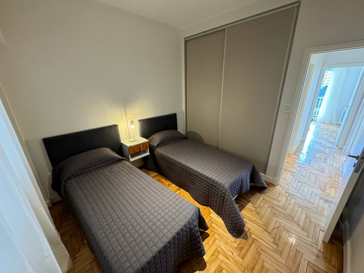 DEPARTAMENTO 3 AMB A LA CALLE CON BALCON FRANCES Y VISTA A LA PLAZA COLON