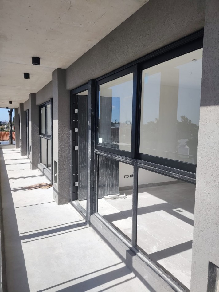 Departamento 2 ambientes P.B con patio Moron
