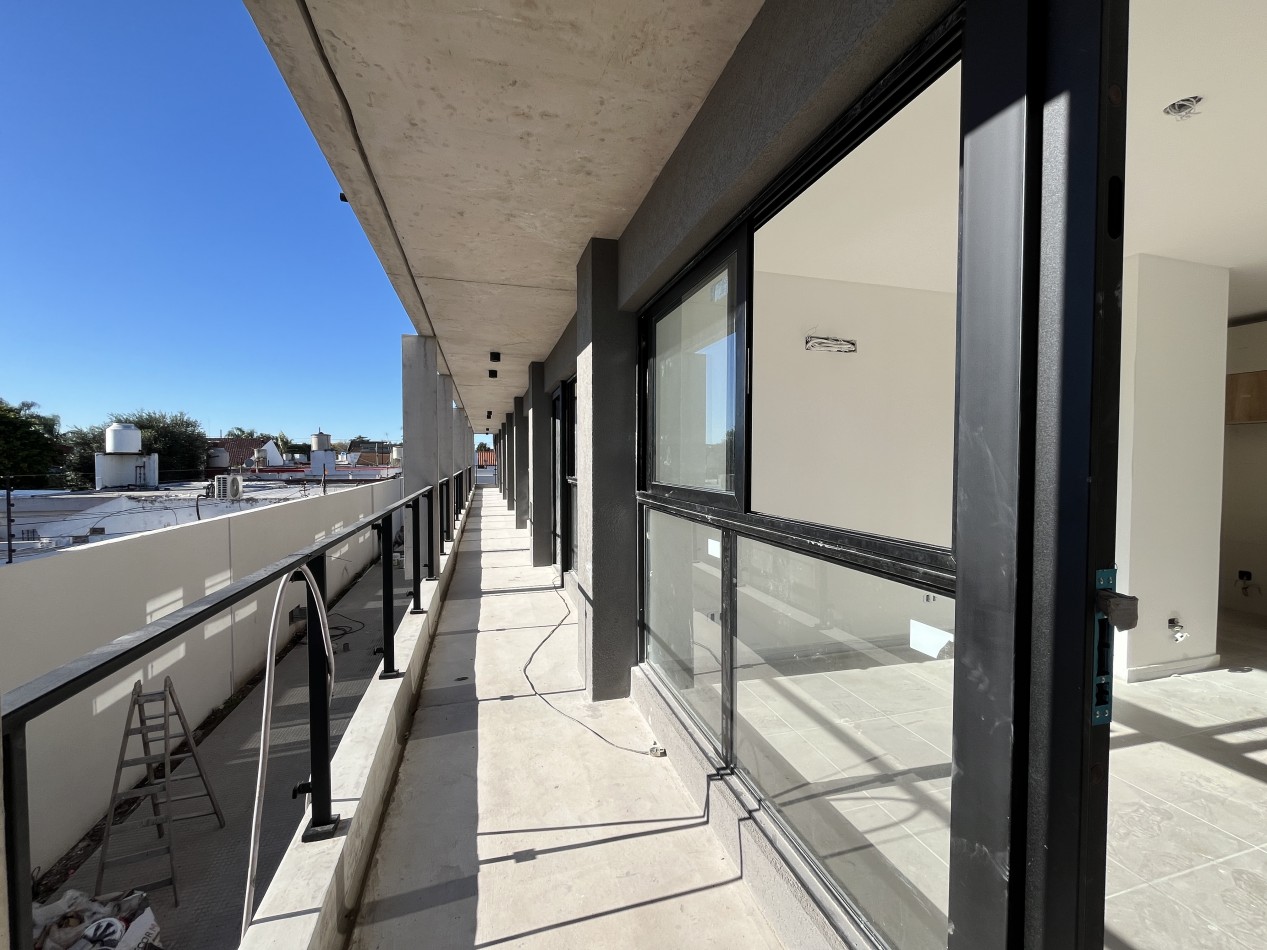 Departamento 2 ambientes P.B con patio Moron