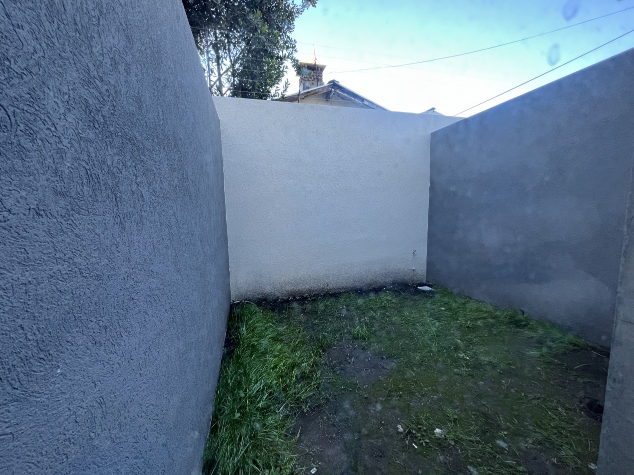 Departamento 2 ambientes P.B con patio Moron