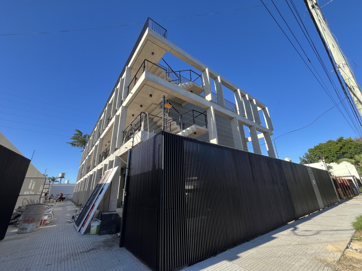 Departamento 2 ambientes P.B con patio Moron