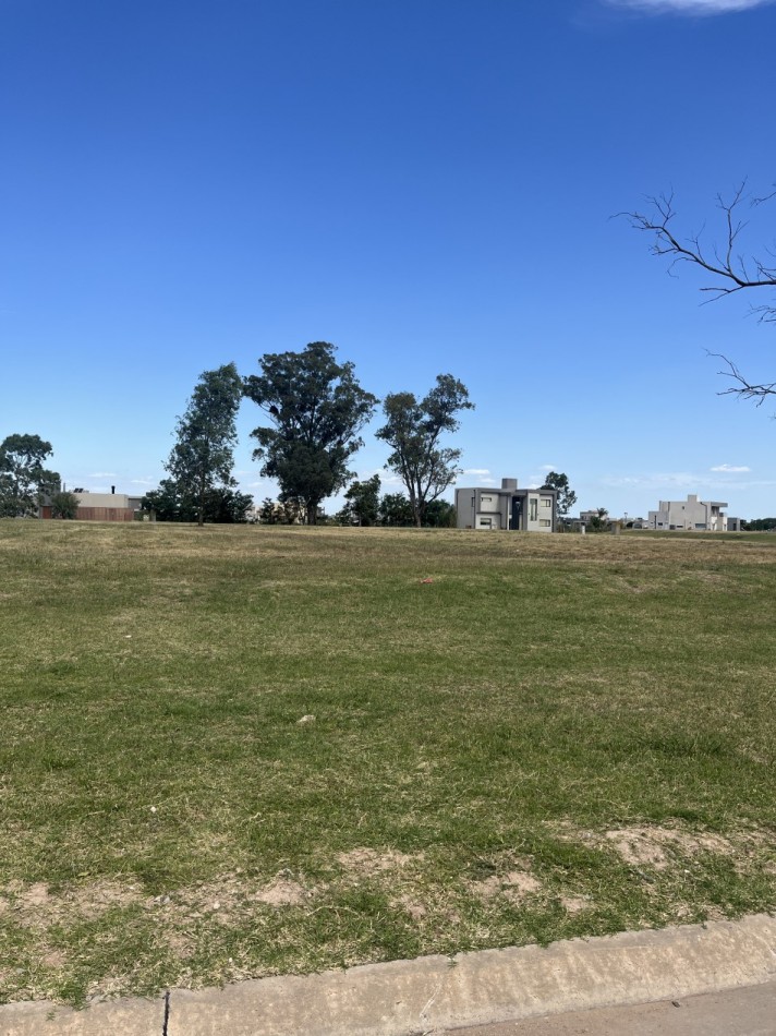 Barrio Santa Clara al sur venta lote