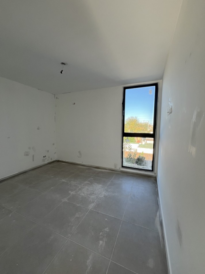 Departamento 2 ambientes P.B con patio Moron