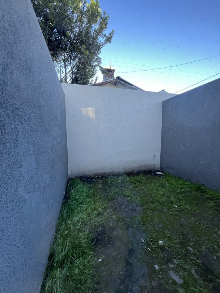 Departamento 2 ambientes P.B con patio Moron
