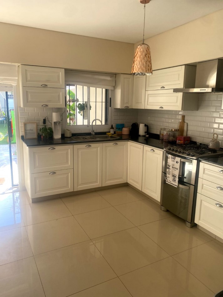 MARAVILLOSA CASA  4 AMBIENTES