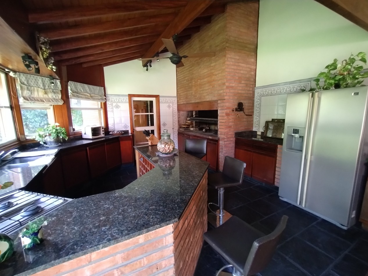 EXCELENTE CHALET CAPELLO AL 400 BANFIELD