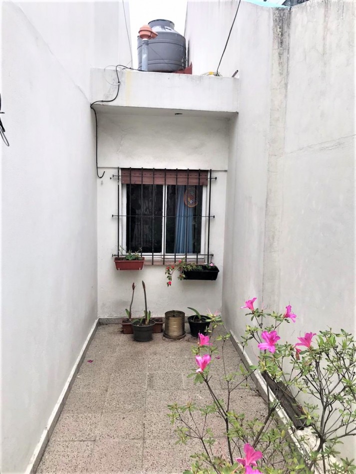 Casa en Venta son dos UFs juntas en Isidro Casanova Retasada