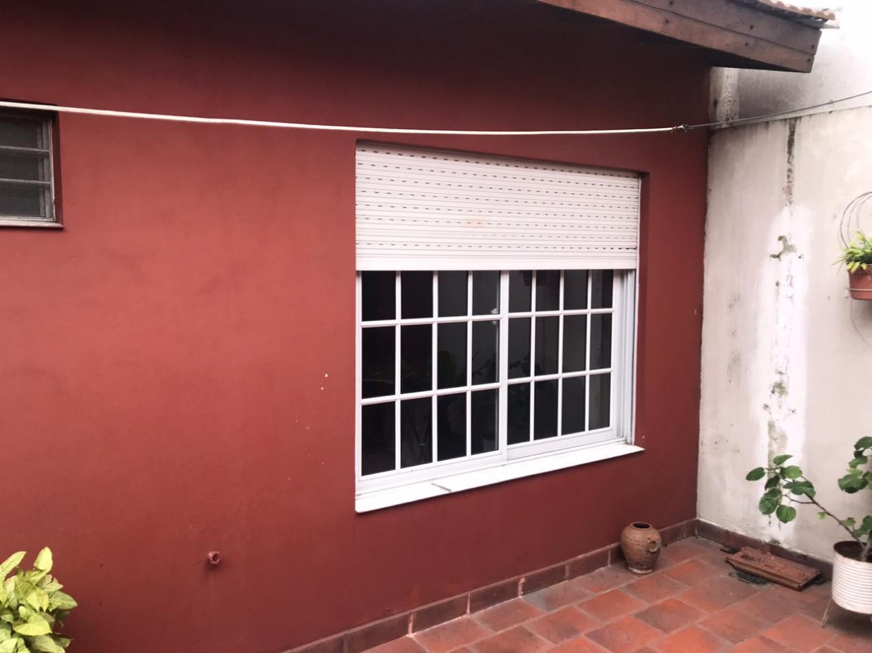 Casa en Venta son dos UFs juntas en Isidro Casanova Retasada