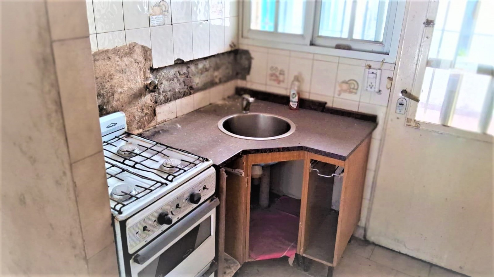 CASA CON LOCAL, 1 PH Y 2 COCHERAS EN VENTA EN LA TABLADA  NUEVO PRECIO!