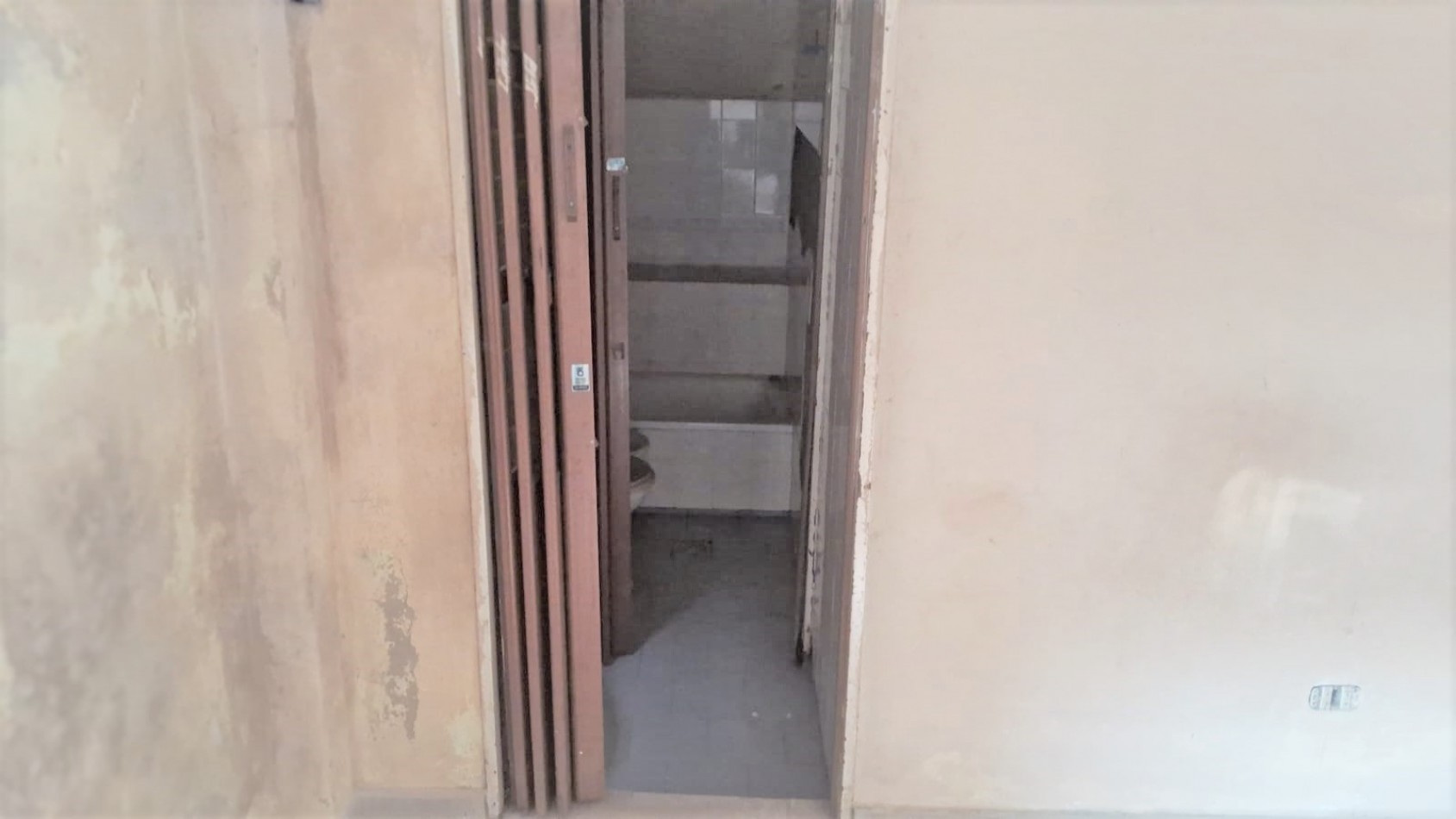CASA CON LOCAL, 1 PH Y 2 COCHERAS EN VENTA EN LA TABLADA  NUEVO PRECIO!