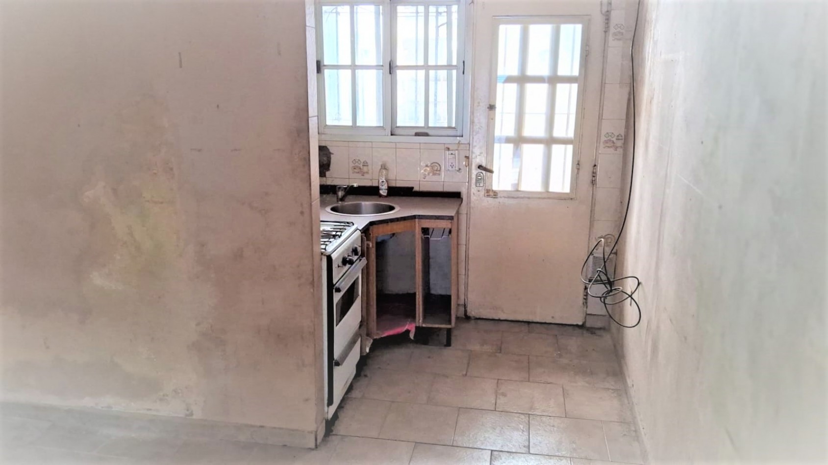 CASA CON LOCAL, 1 PH Y 2 COCHERAS EN VENTA EN LA TABLADA  NUEVO PRECIO!